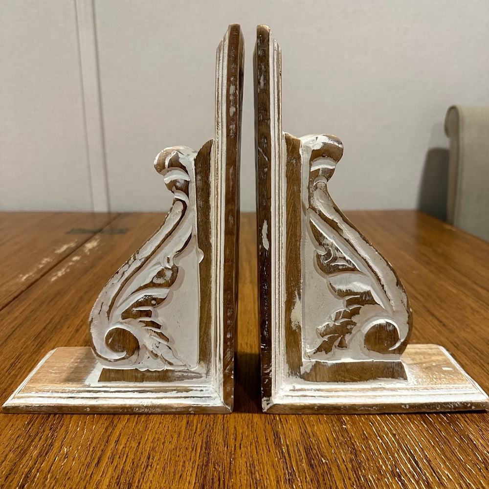 HOBBY LOBBY White Distressed Bookends